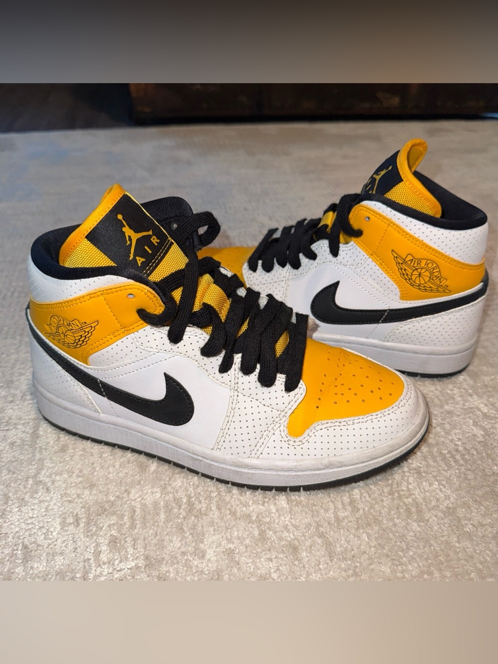 Jordan Women’s Mid Perforated White/Gold University Sneakers